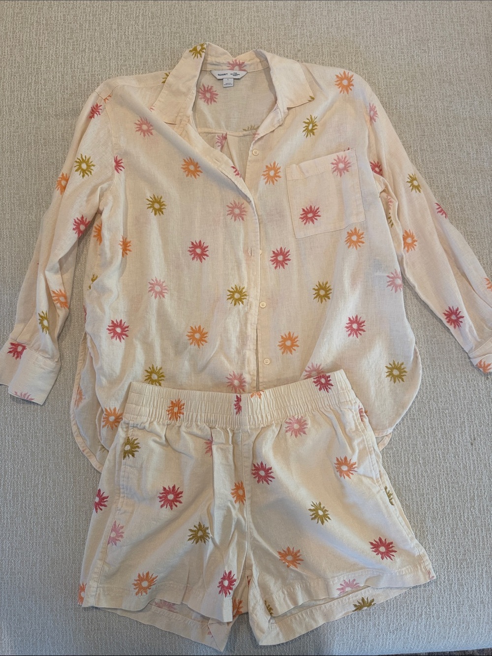 Soft Cream Women’s Matching Set with Multicolor Starburst Print